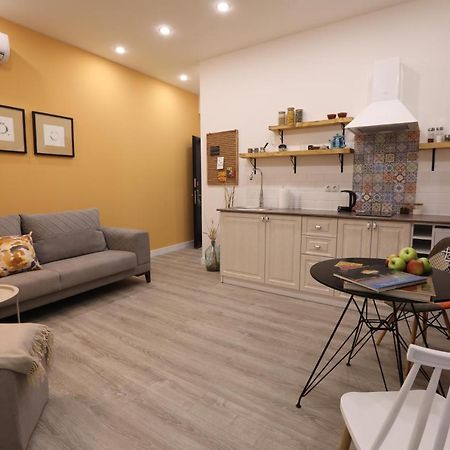 Hotelise I Blue-Poppy Apartment Ереван Екстериор снимка